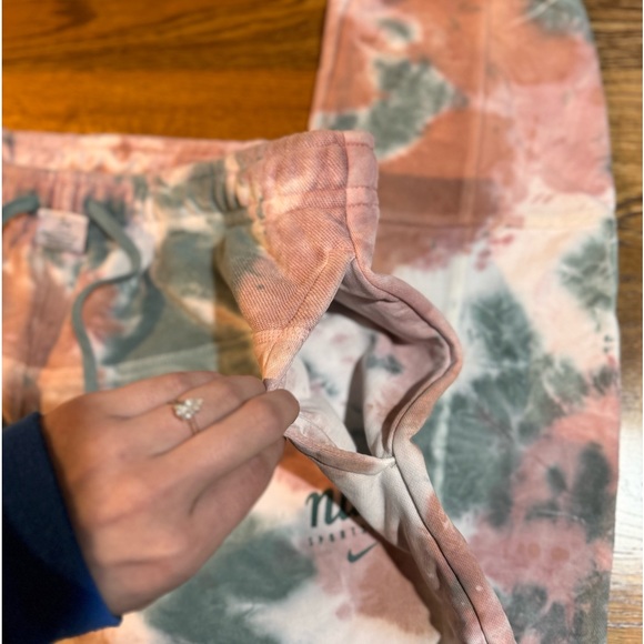 BRAND NEW Nike Women’s Tie-Dye Sweatpants Size Large - Picture 9 of 13